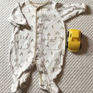 CARTER’S 3 Month GIRAFFE Footsie NWOT